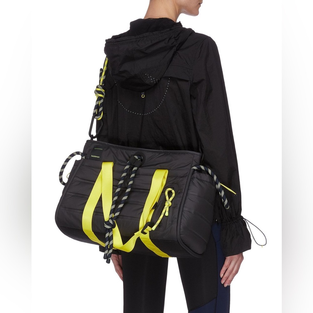 Lululemon Face Forward Duffel *lululemon x Roksanda
Black